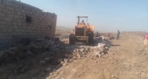هيئة الأوقاف بذمار تزيل الاستحداثات بأراضي الوقف في منطقة المواهب