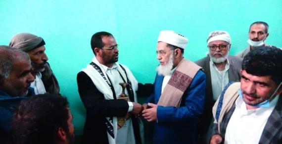 محافظ صعدة يطمئن على صحة العلامة محمد عبدالعظيم الحوثي
