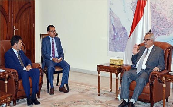 رئيس الوزراء يناقش مع نائب المنسق الأممي التحديات الإنسانية الناتجة عن العدوان