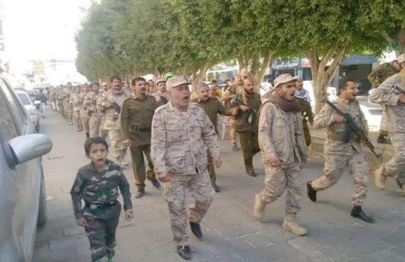 عرض لوحدات رمزية في مديرية الثورة بالأمانة ضمن حملة التحشيد والتعبئة العامة