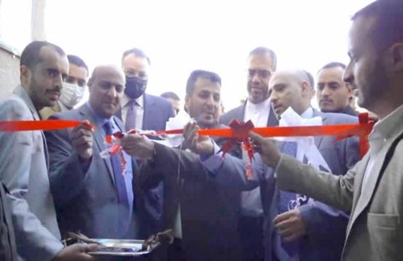 وزير الصحة يفتتح عدد من المشاريع والتجهيزات الطبية في مستشفى الثورة بأمانة العاصمة