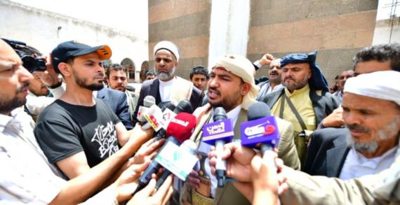 مفتي الديار اليمنية ورئيس هيئة الزكاة يتفقدان الأنشطة الصيفية في الجامع الكبير بصنعاء