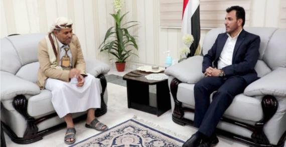 المتوكل وجعمان يناقشان احتياجات القطاع الصحي بمحافظة عمران