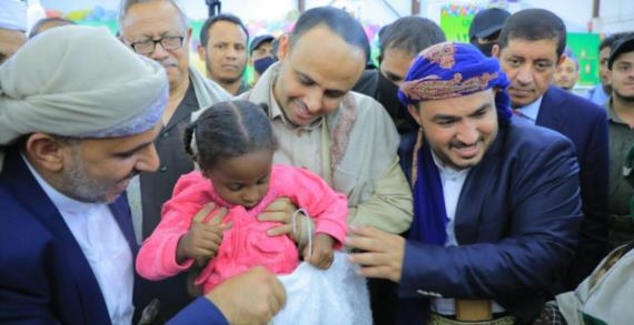 الرئيس المشاط يفتتح معرض الشهيد الرئيس الصماد لكسوة العيد لأطفال الفقراء