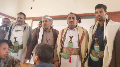 محافظ عمران يتفقد سير الدورات الصيفية في مديرية عيال سريح