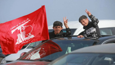 اللبنانيون يواصلون العودة إلى بلداتهم رغم الدمار الواسع وخروقات العدو