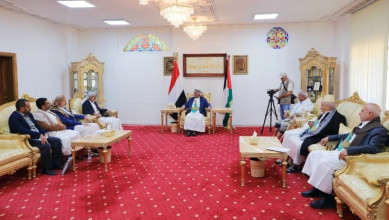 رئيس مجلس النواب خلال لقائه العلامة مفتاح: اليمن يمتلك ما يكفي لمواجهة كافة المؤامرات والتحديات