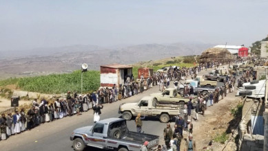 قبائل الطويلة بالمحويت يحتشدون تنديداً باستهداف مطار صنعاء ودعماً للقوات المسلحة
