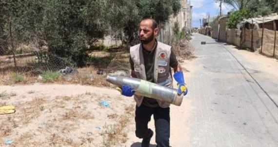 الشرطة بغزة: قمنا بتحييد نحو 300 صاروخ وقذيفة لم تنفجر اطلقها العدو خلال عدوانه