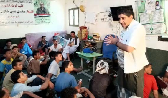 البشري يتفقد أنشطة الدورات الصيفية في مديرية باجل بالحديدة