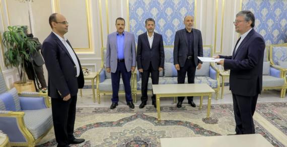 الرئيس المشاط يتسلم أوراق اعتماد السفير الإيراني لدى الجمهورية اليمنية