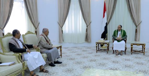 الرئيس المشاط يلتقي عضو السياسي الأعلى النعيمي وأمين سر المجلس الحوري