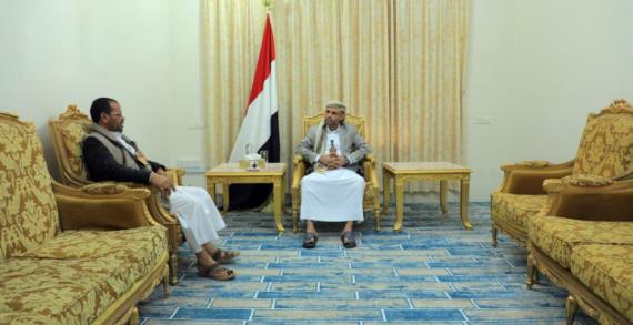 الرئيس المشاط يلتقي محافظ صعدة ويحث على إيصال الطرق للمناطق النائية