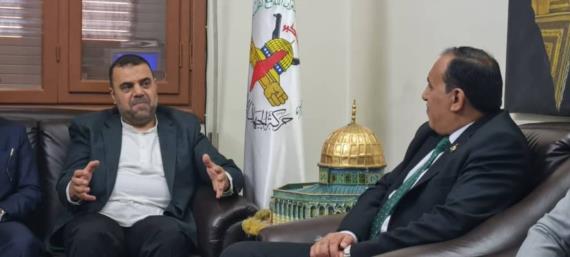 سفير اليمن بدمشق يزور حركة الجهاد الإسلامي لتهنئته بانتصار المقاومة الفلسطينية