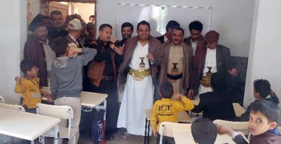 الوزير الديلمي يطلع على أنشطة الدورة الصيفية في مدرسة الشهيد القائد بمديرية الوحدة
