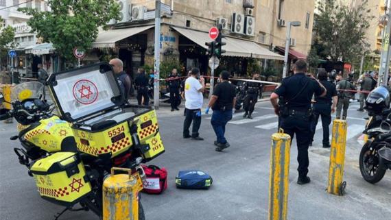 إصابة ثلاثة صهاينة في عملية إطلاق نار بـ”تل أبيب”