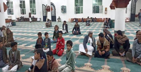 طلاب مركز الكرار الصيفي في مديرية الثورة بالأمانة يحيون الذكرى السنوية للصرخة