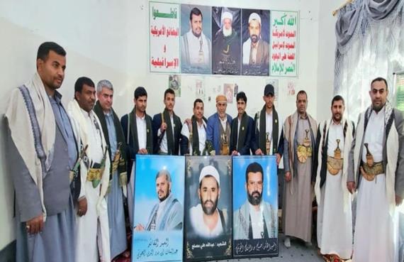 عوض وطاووس يكرمان أسرة الشهيد عبدالله علي مصلح بصعدة