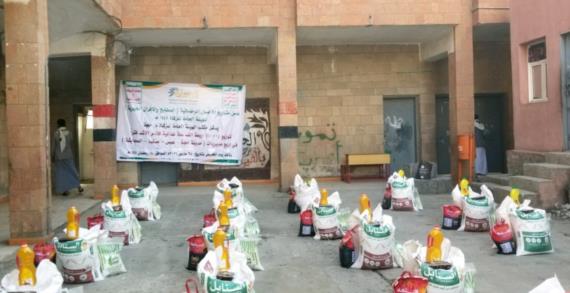 فرع الزكاة بحجة يدشن توزيع أربعة آلاف سلة غذائية للأسر الأشد فقرا