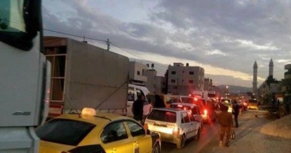 قوات العدو تحتجز مئات المركبات على المدخل الشمالي للبيرة