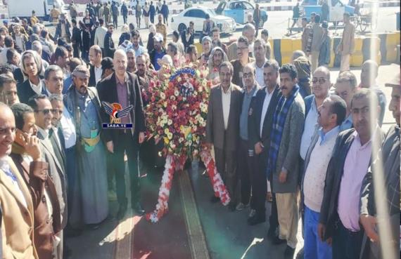 قيادات جامعة صنعاء تزور ضريح الرئيس الشهيد صالح الصماد ورفاقه