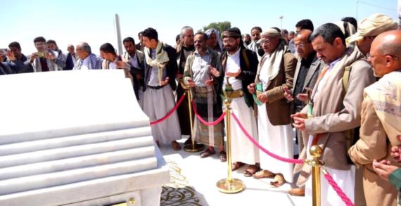 قيادة وزارة الصحة تزور مقام الشهيد القائد في مران بصعدة