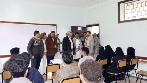 محافظ إب يتفقد أنشطة الدورات الصيفية في مركز الشهيد الصماد بمديرية بعدان