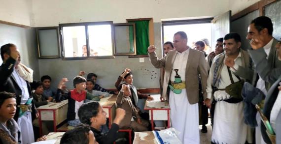 محافظ حجة يتفقد أنشطة الدورات الصيفية في مديرية مبين