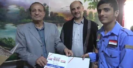 محافظ عدن سلام يتفقد أنشطة الدورات الصيفية الخاصة بأبناء المحافظات الجنوبية