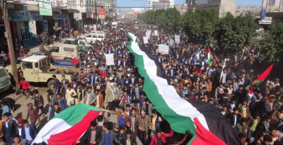مسيرة طلابية حاشدة بذمار تضامناً مع أطفال فلسطين وتنديداَ بالعدوان الأمريكي البريطاني