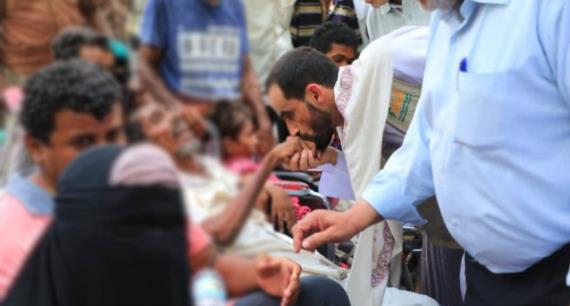 هيئة الزكاة توزع 1375 جهاز تعويضي للمعاقين في مديرية بيت الفقيه بالحديدة