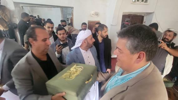 وزير الثقافة والسياحة يكرم أعضاء الوفود المشاركة في مؤتمر فلسطين