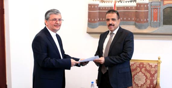 وزير الخارجية يستقبل السفير الإيراني الجديد لدى اليمن