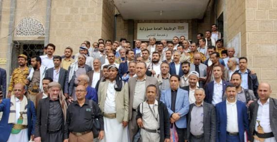 وزيرا الخدمة المدنية السلف والخلف ينجزان دور التسليم والاستلام