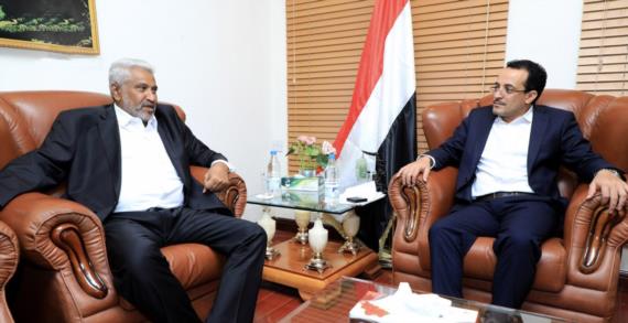وزيرا المالية والنقل والأشغال يناقشان جهود صيانة الطرق ومواجهة آثار السيول
